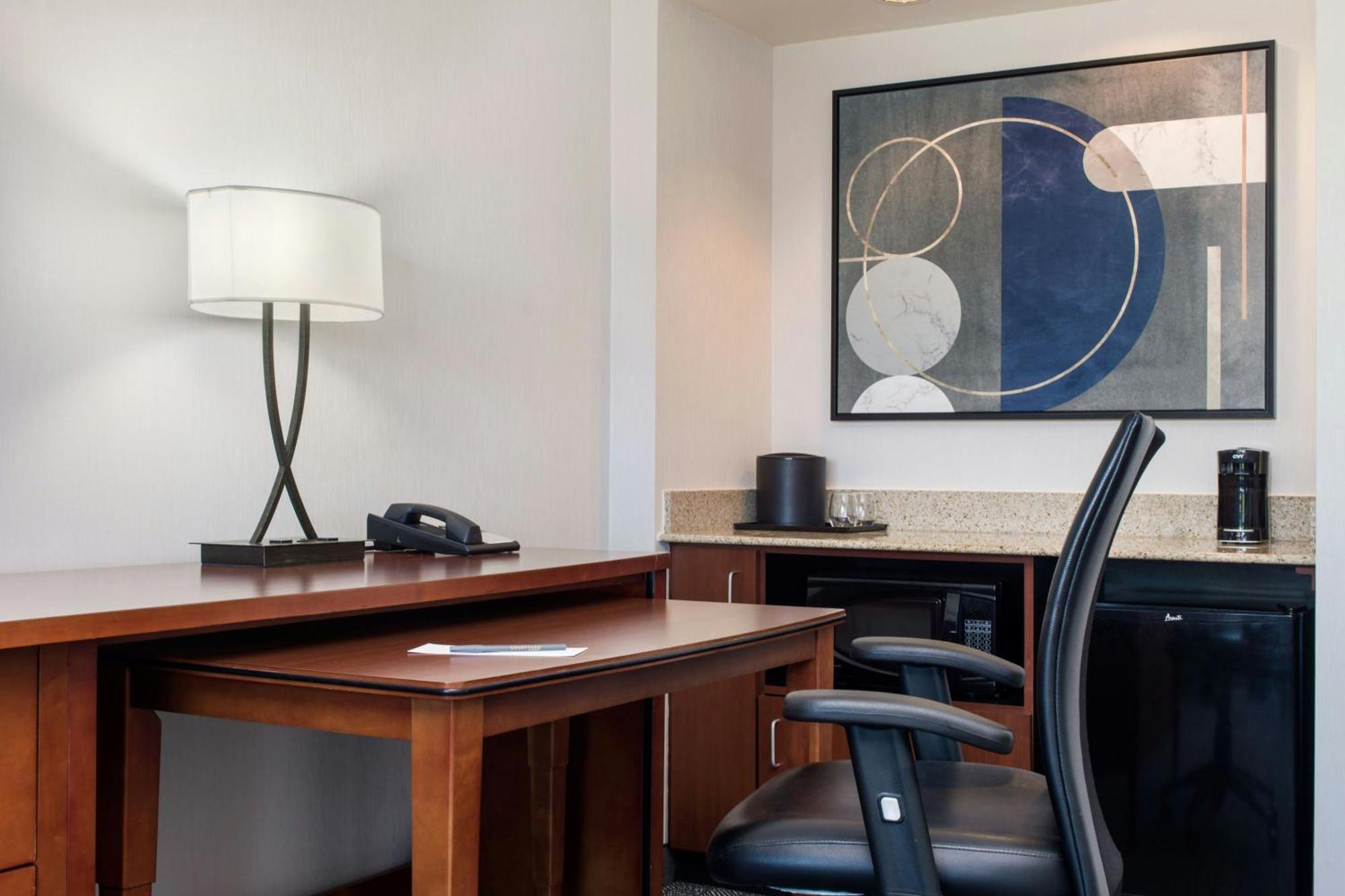 Courtyard By Marriott Phoenix Airport Exteriör bild