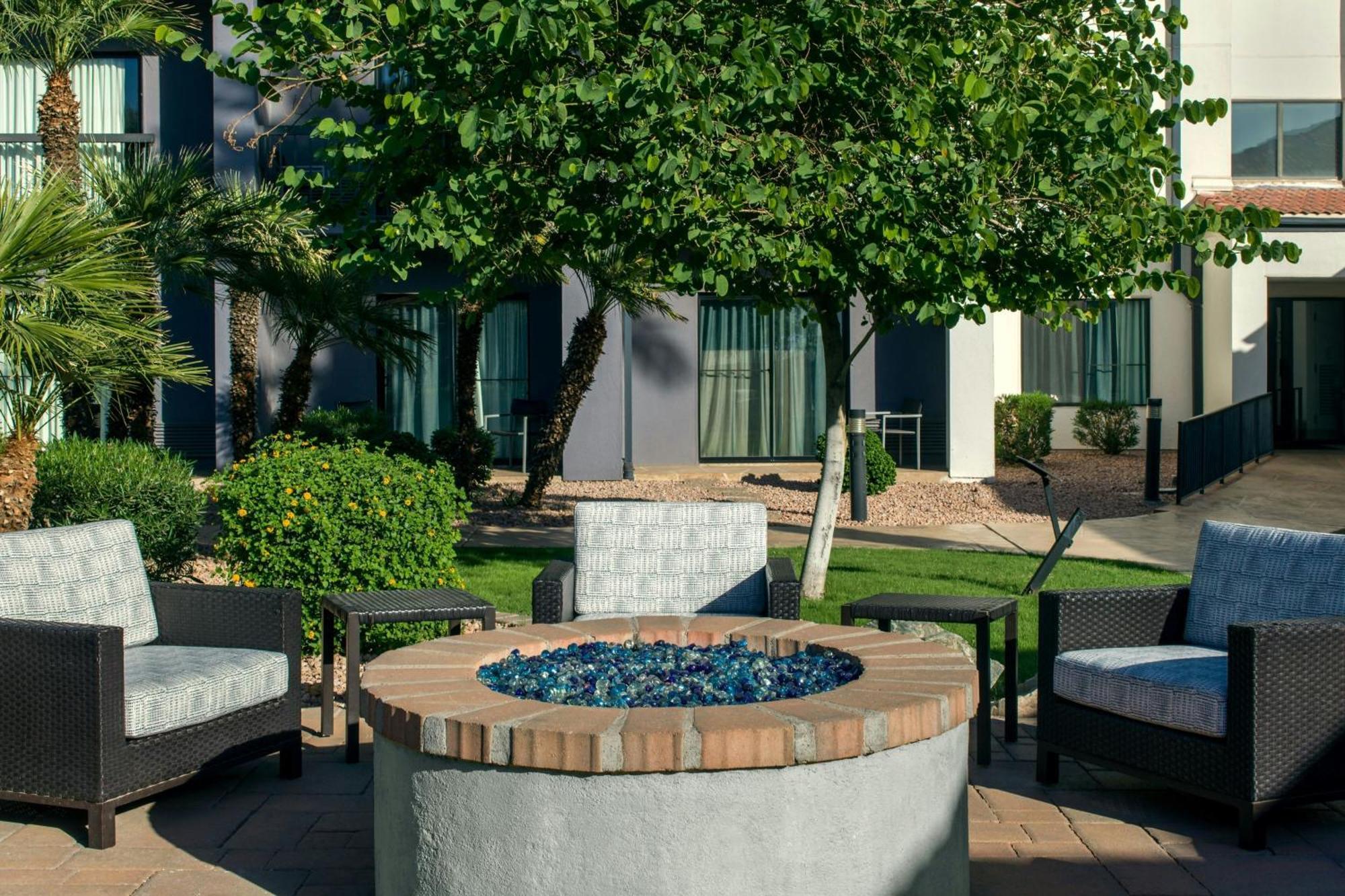 Courtyard By Marriott Phoenix Airport Exteriör bild